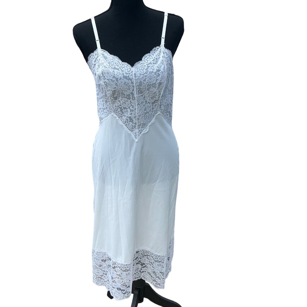 Vintage Vanity Fair White‎ Lace Full Slip Adjustable Straps Lingerie Size 34